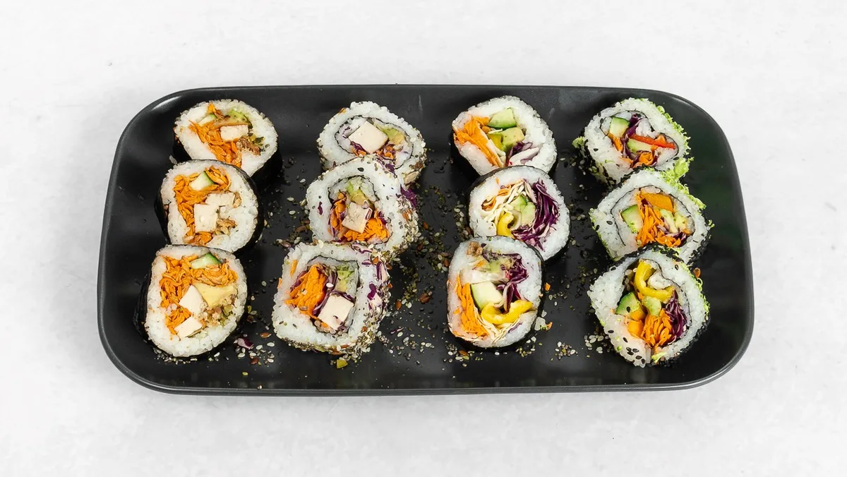Veganski sushi s tofujem (12 kosov)