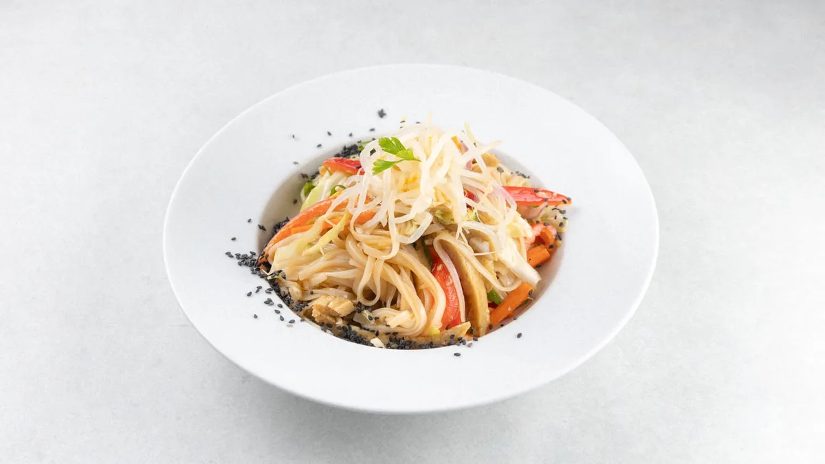 Pad thai sa seitanom