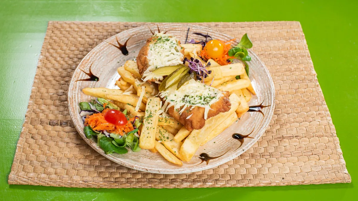 Orosz csirkemell steak burgonyaáva, csemegeuborkával