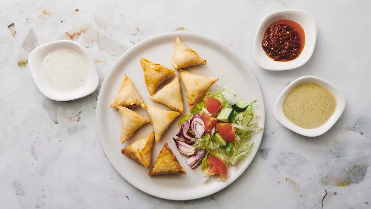73. Samosa (3 stk)