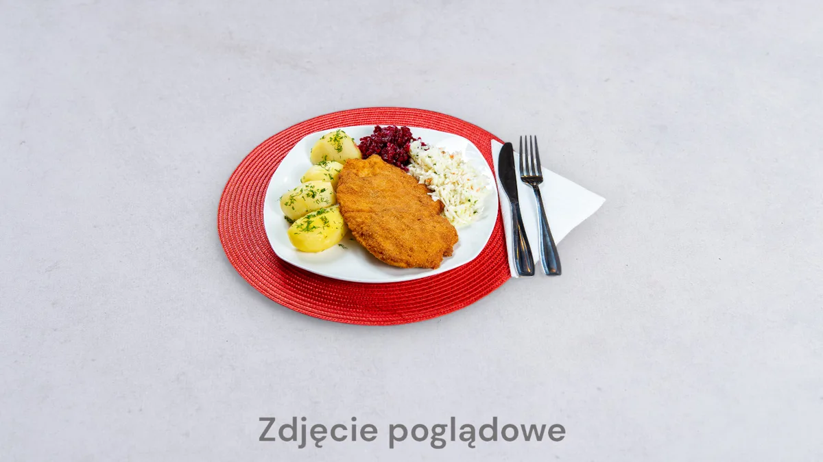 Filet z kurczaka + ziemniaki opiekane + surówka