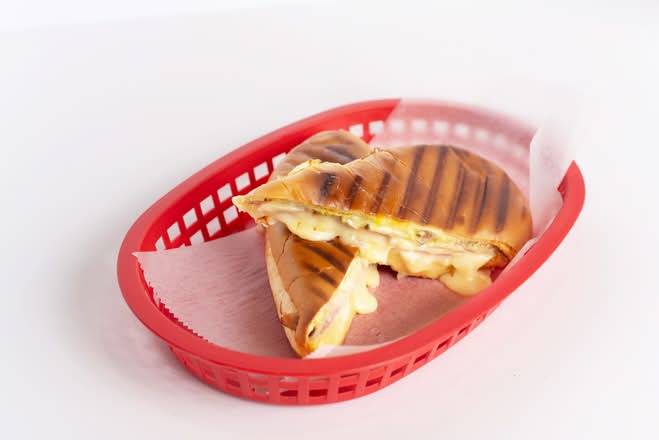 Vicky Breakfast Sandwich / Pan Con Tortilla