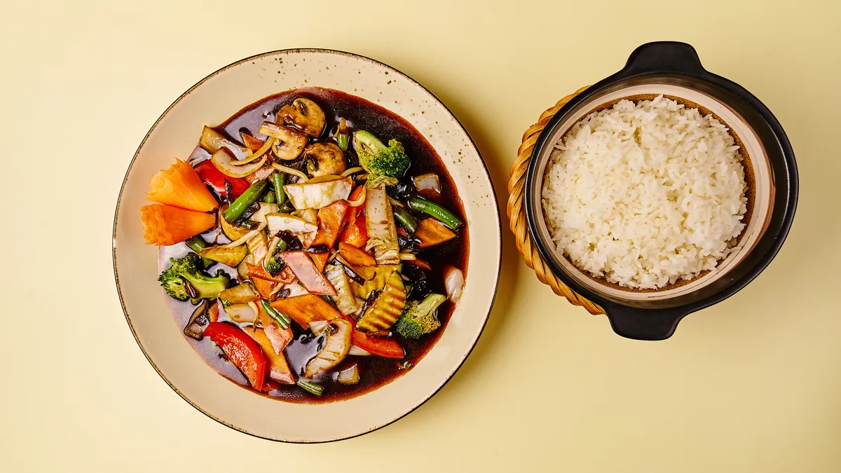 136. Chop Suey Sauce with Vegetables and Rice