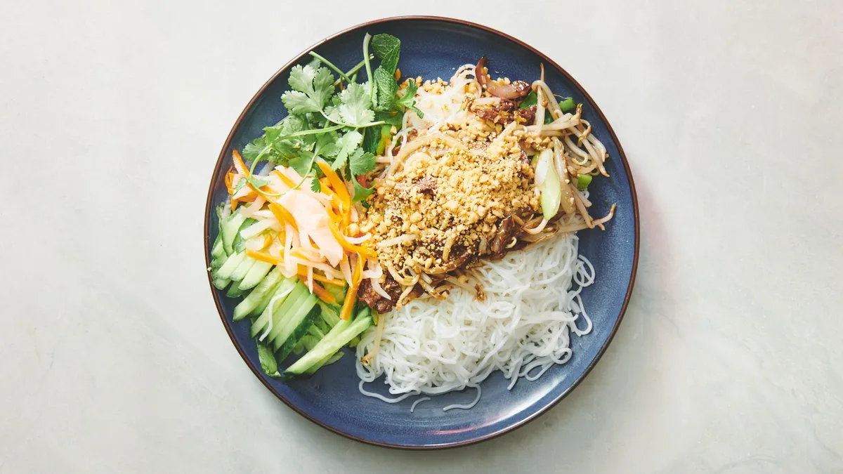 27,- Bún Thịt Xào (V, VG)