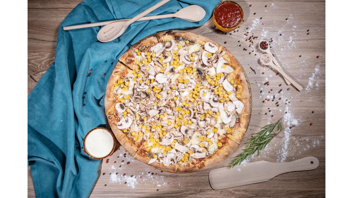 Pizza cu ciuperci și porumb Ø48cm