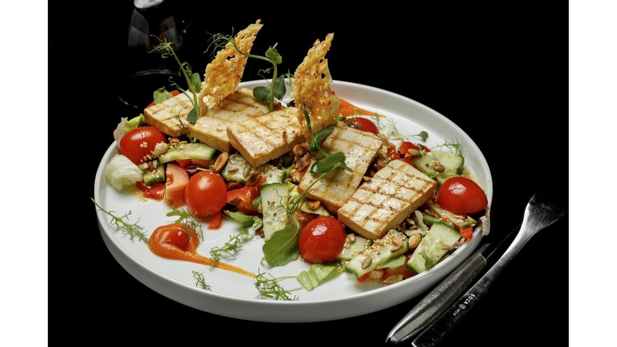 Salată cu tofu și semințe