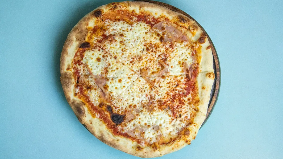 Pizza me Proshutë