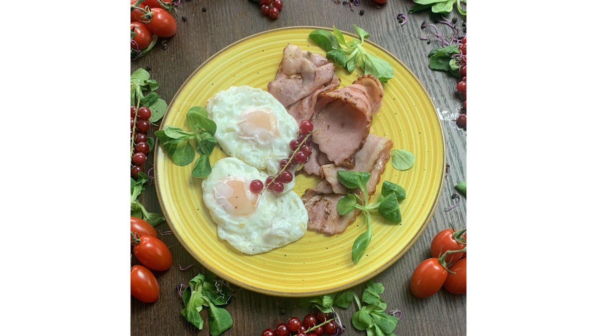 Ouă ochiuri cu bacon