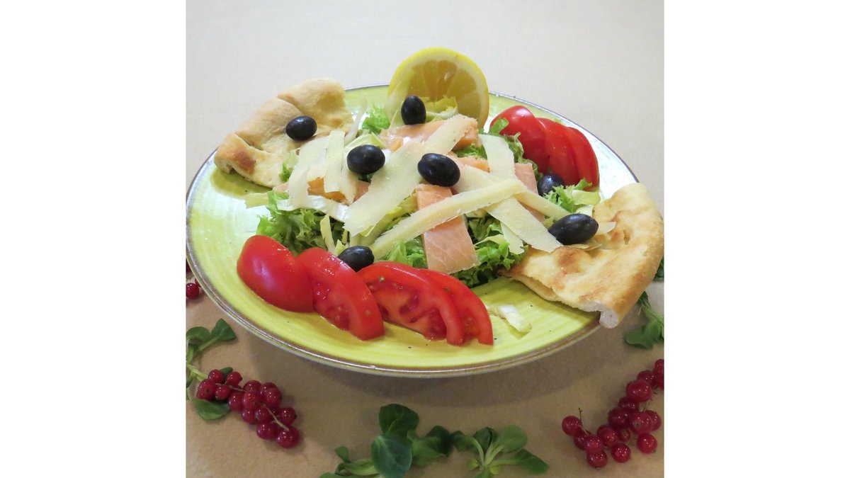 Salată cu somon