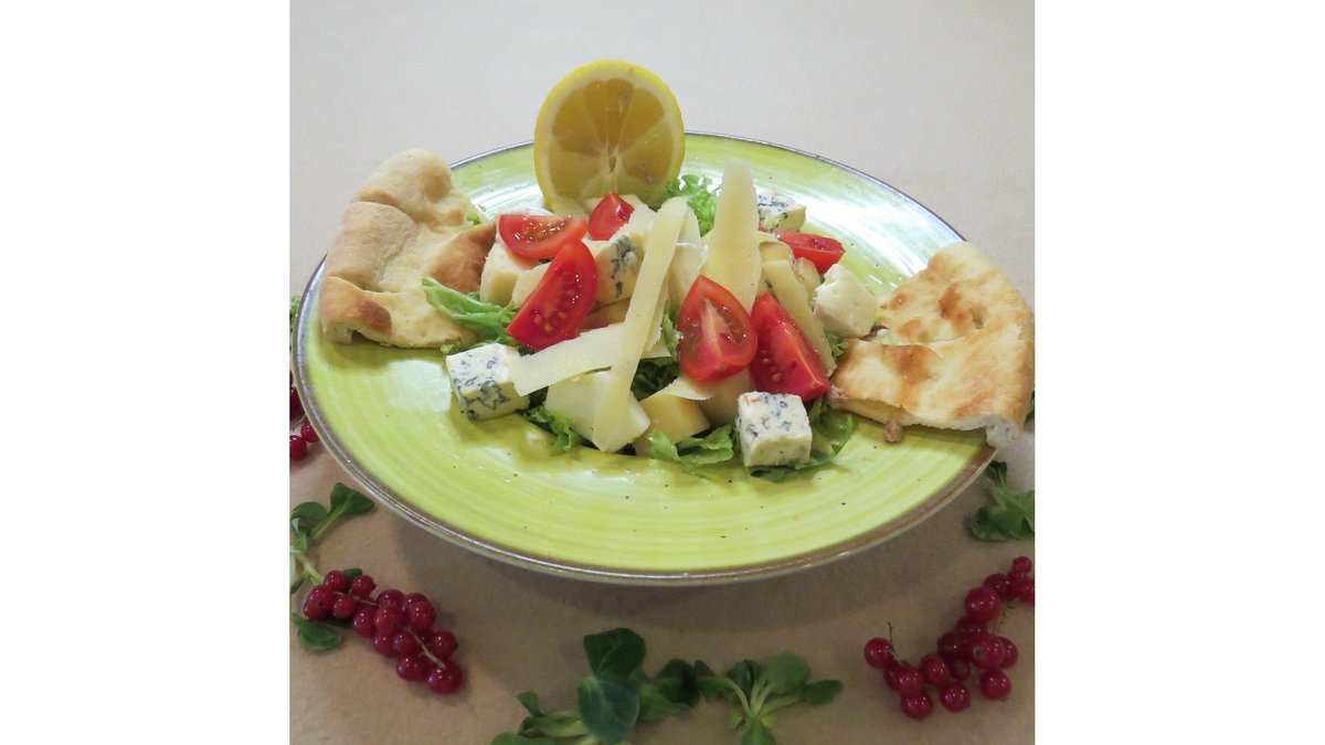 Salată quattro formagi