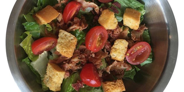 BLT Deluxe Salad