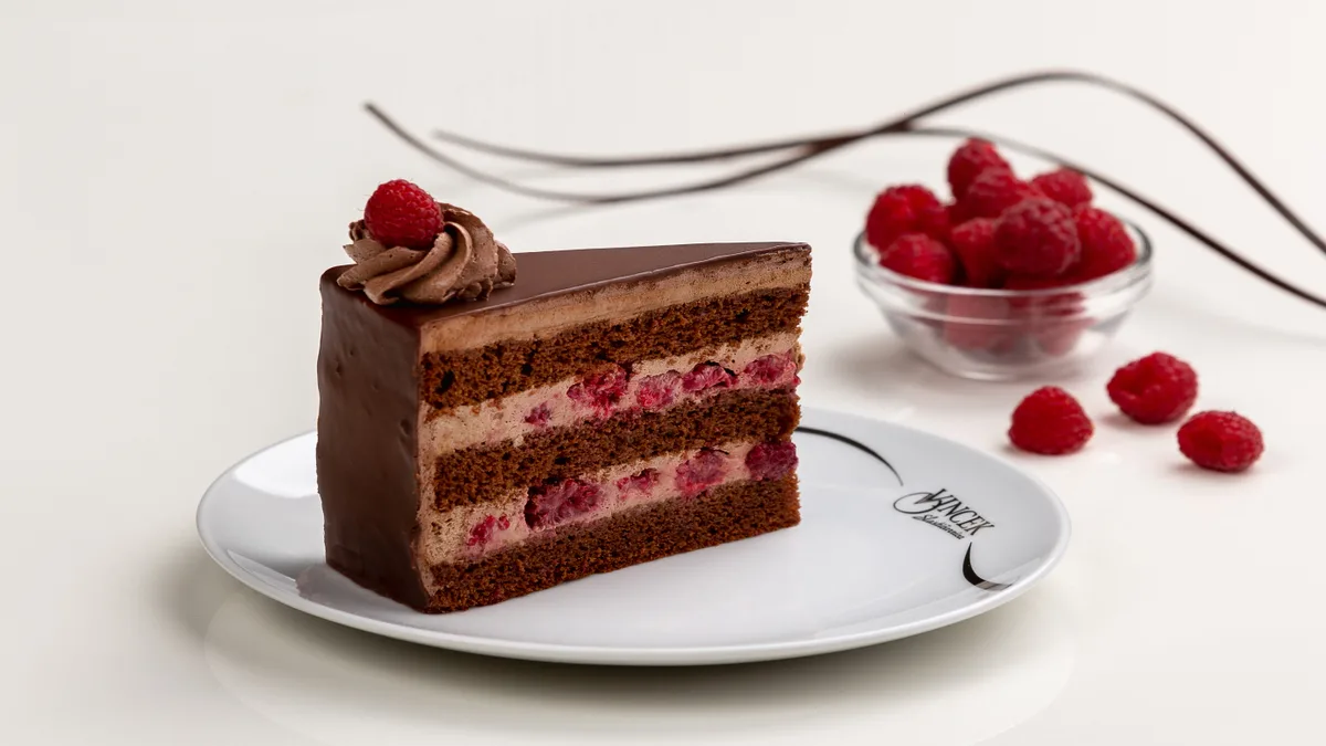 Čokoladna torta s malinama