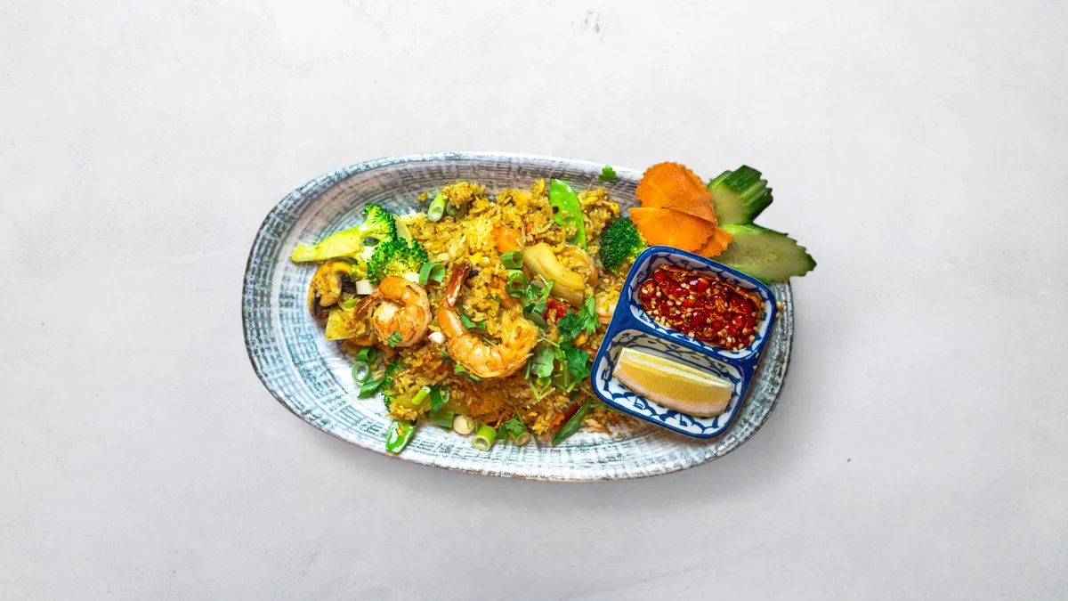 Kao Pad Gai / Moo / Koong