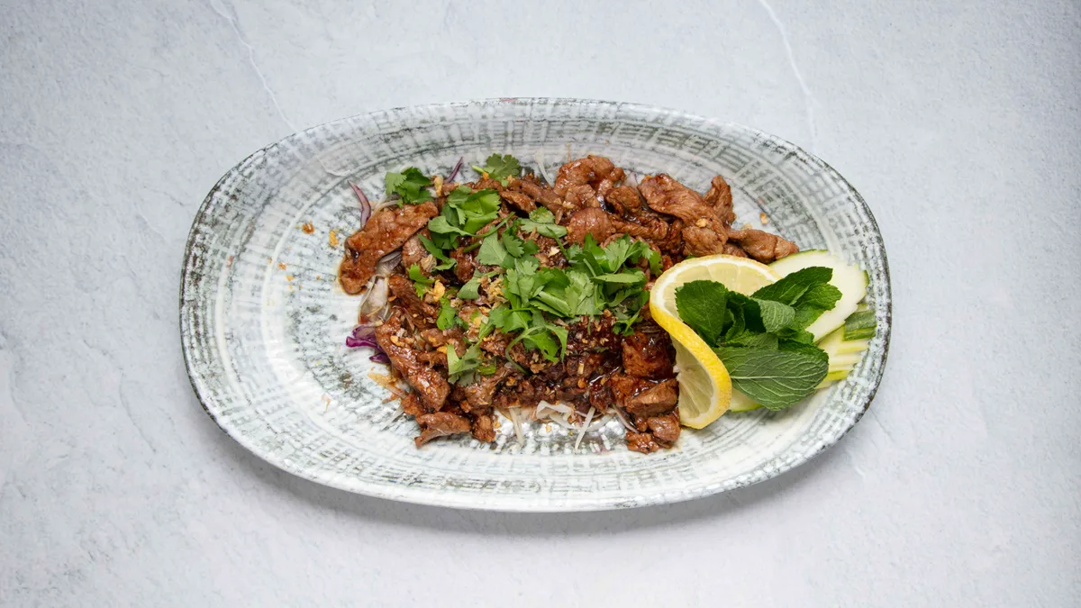 Pat Krapaw Gai / Moo / Koong