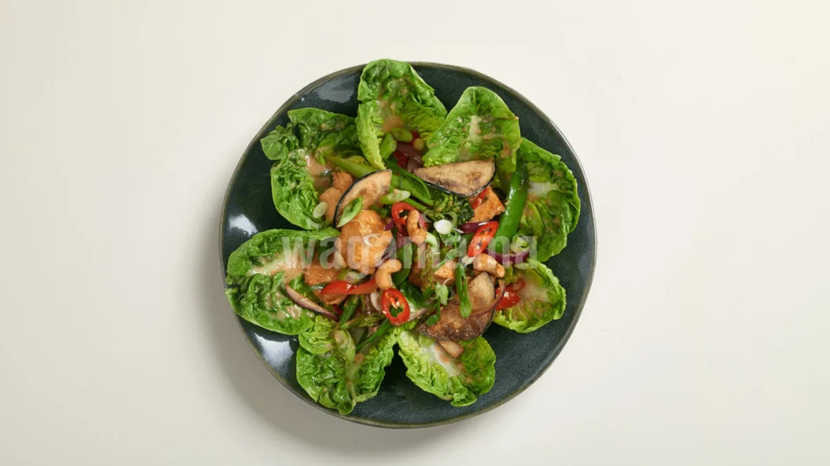 64  Warm chilli salat med tofu