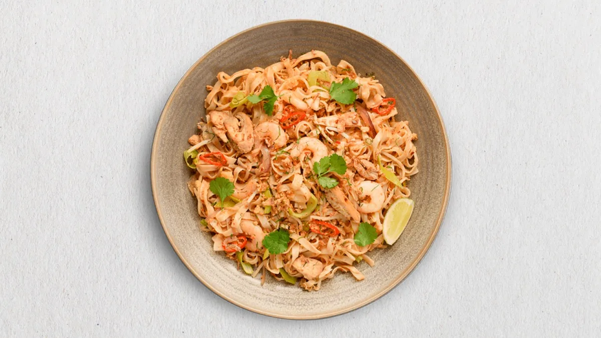 Pad thai s kuracím mäsom a krevetami