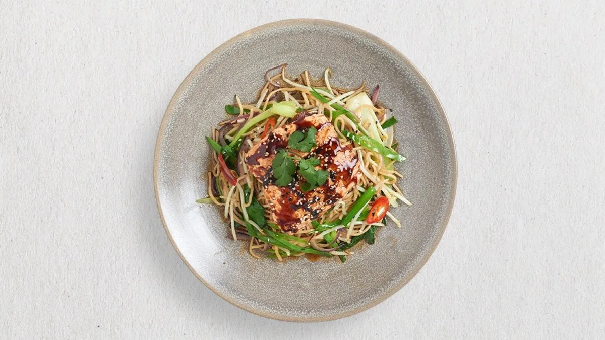Teriyaki soba s lososom