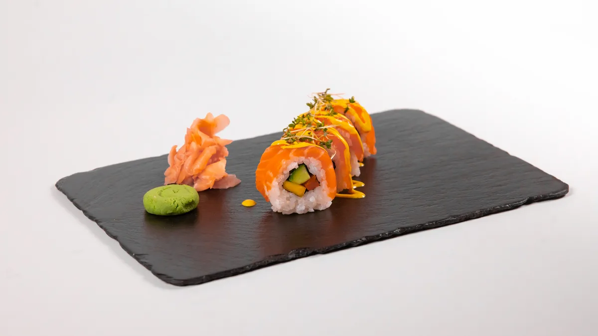 uramaki losos roll 4 ks