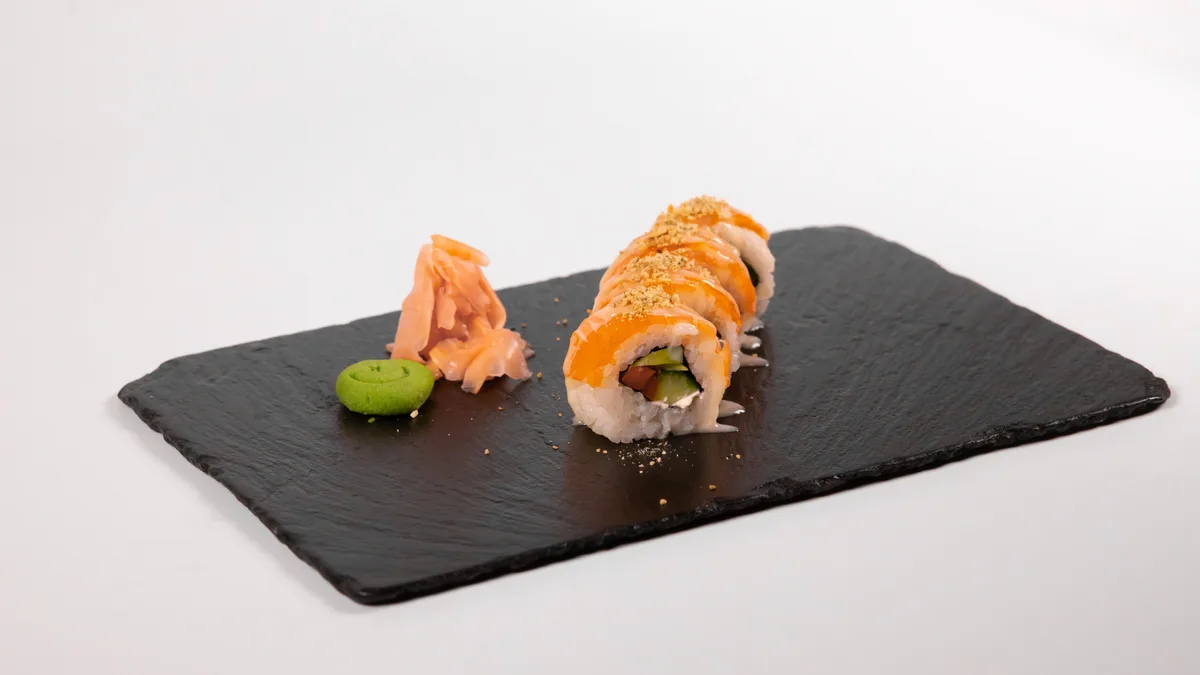 uramaki údený losos roll 4 ks