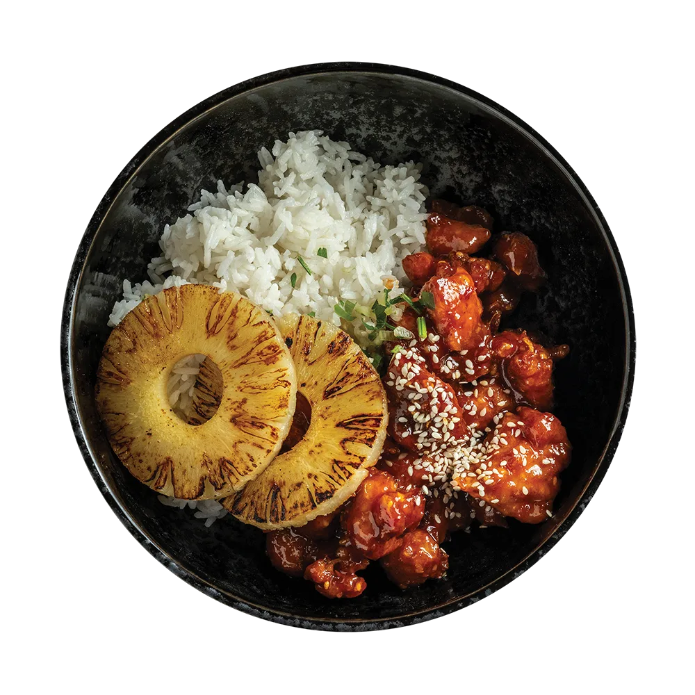 Gyömbérrel pácolt ropogós csirkefalatok édes chili bundában ananásszal, rizzsel