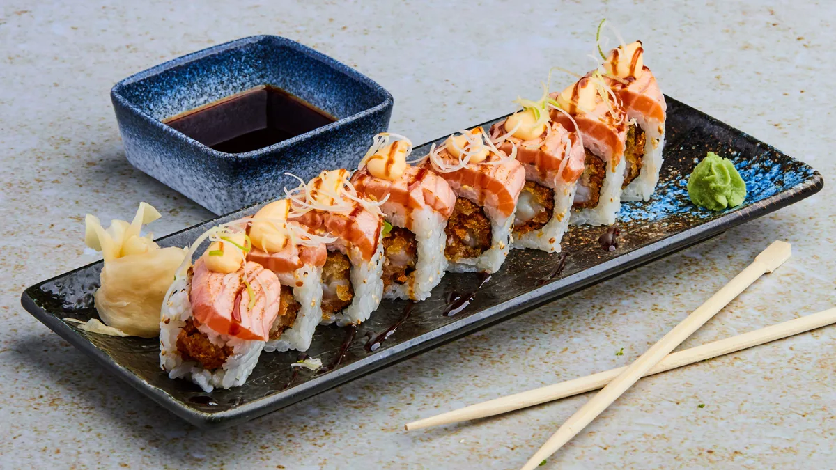 57. Crispy Flambert Laks Maki