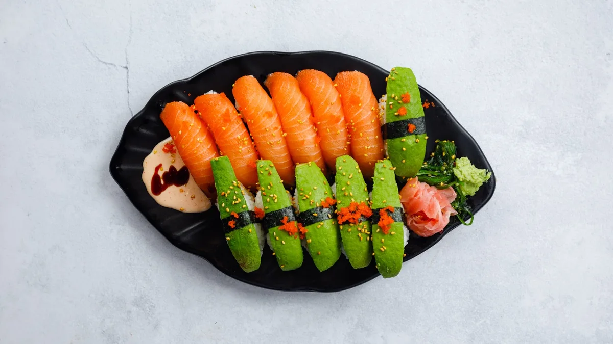 2. Lax and Avokado Sushi (10 bitar)