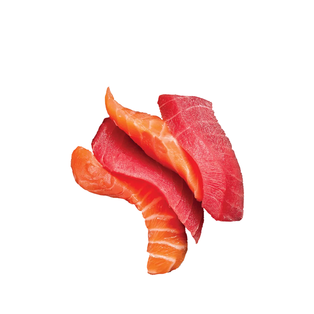 Lazac és vöröstonhal sashimi zöldsaláta ágyon