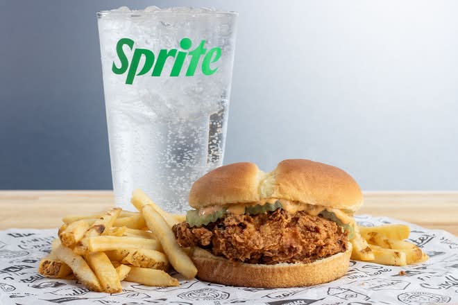 SOUTHWEST CRISPY CHICKEN SANDWICH COCA-COLA COMBO