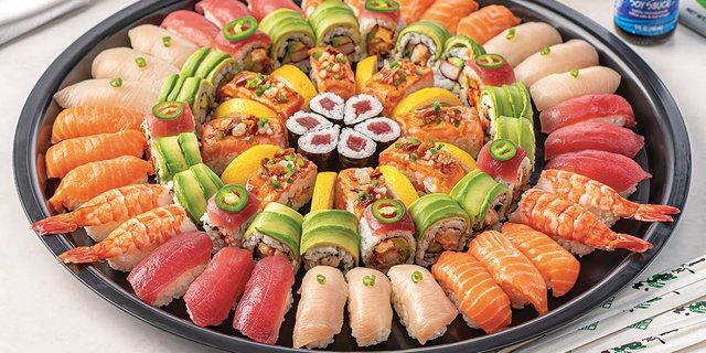 Ultimate Entertaining Sushi Tray (68 pieces)
