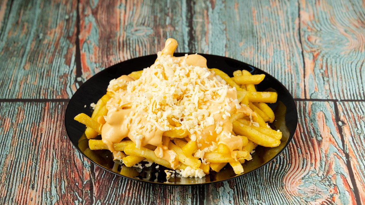 Πατάτες Τηγανητές με Sauce και Gouda