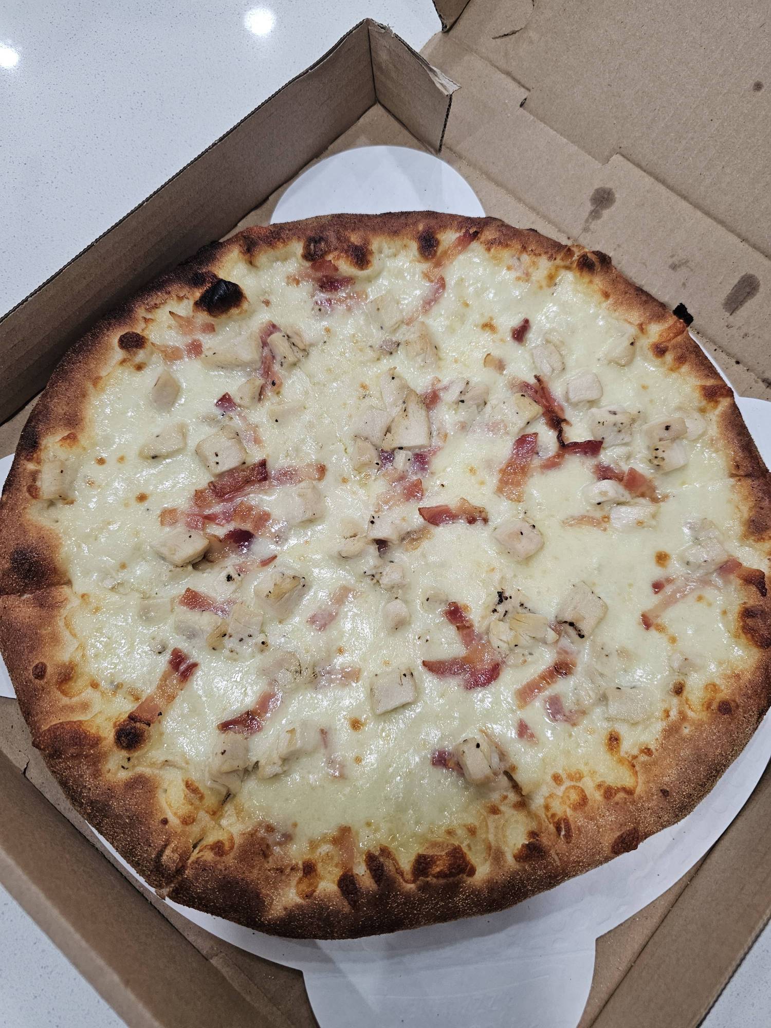 Chicken Alfredo Pizza - Medium