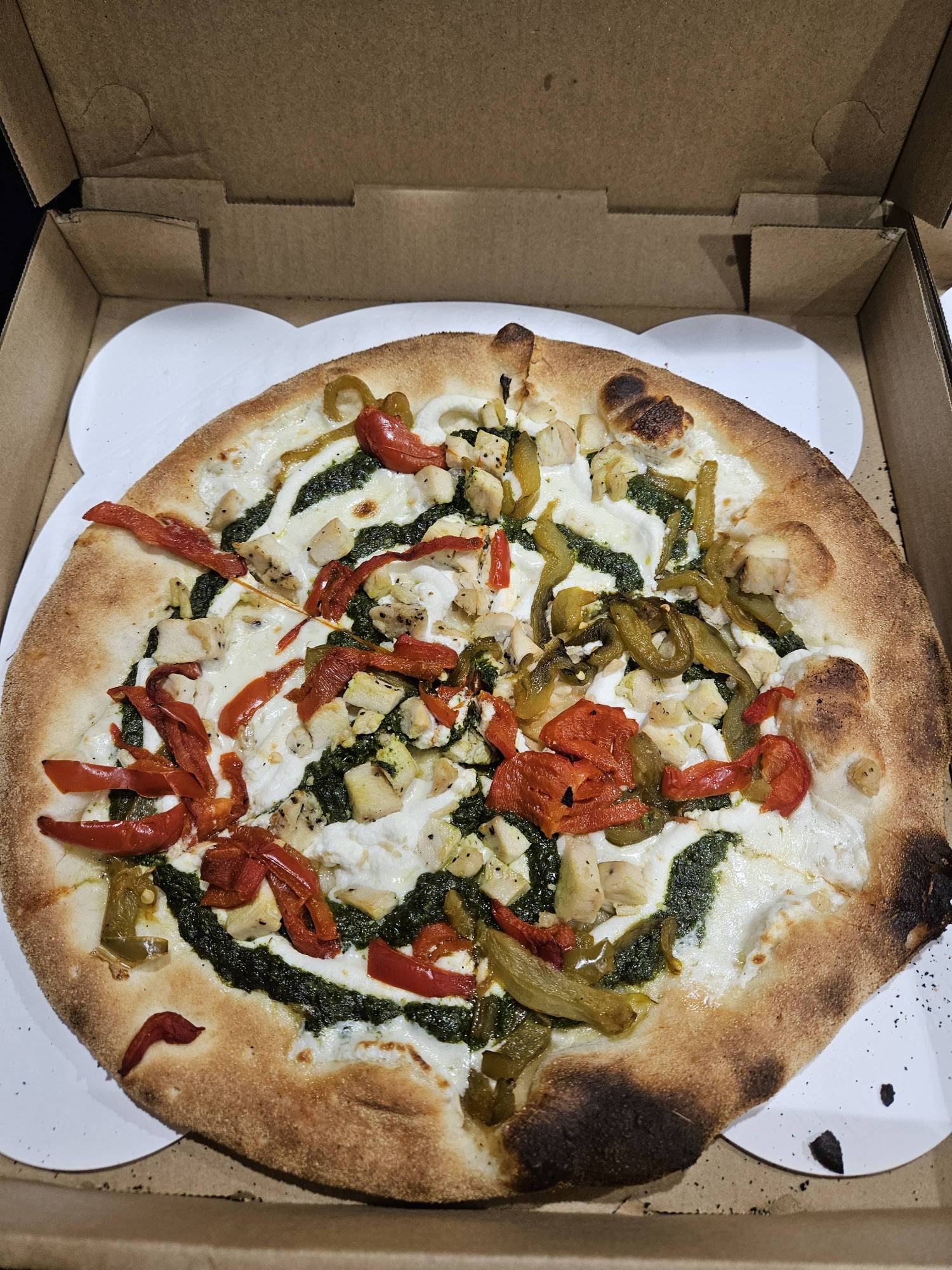 Pesto Chicken Pizza - Medium