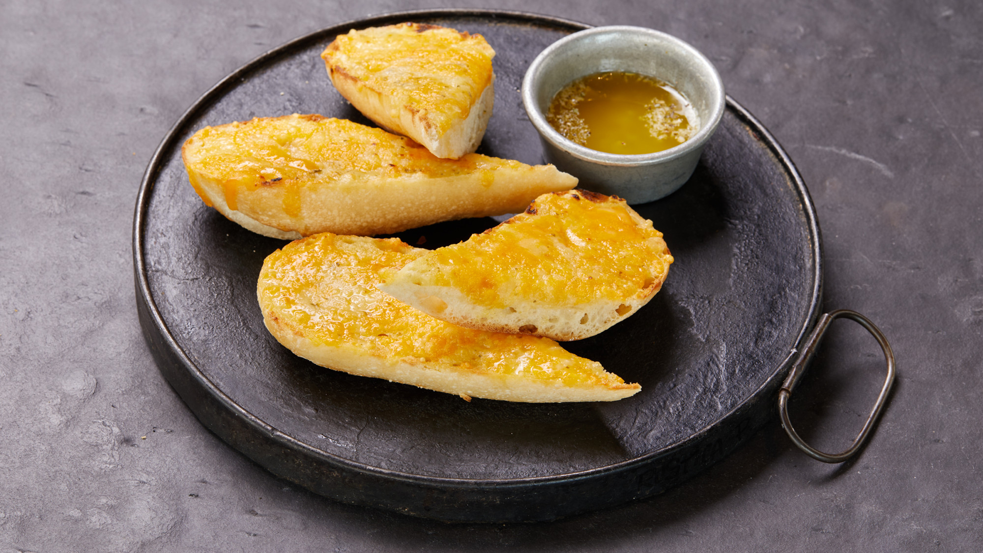 GARLIC CHEESE BREAD