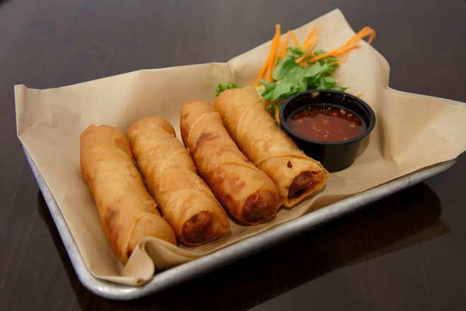 Egg Rolls (4 pc)