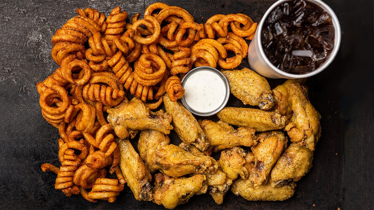 8 crispy jumbo wings hormone-free meal