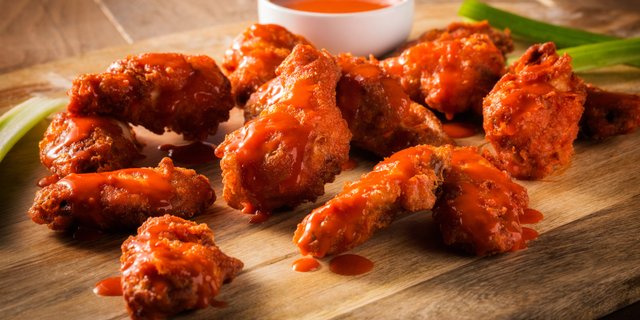 Famous Wings Tray