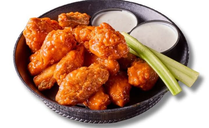 15 FAMOUS WINGS