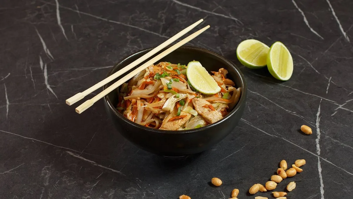 Thai Noodles (Pad Guay Tiew)