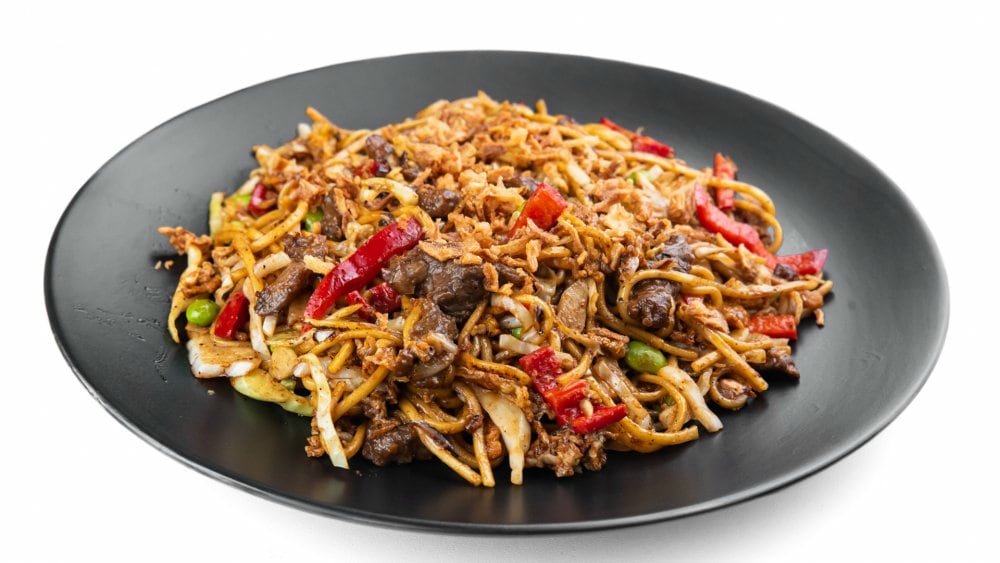 R11 / Tăiței grâu, vită, edamame, ardei gras, ceapă prăjită și sos de piper negru - 460g