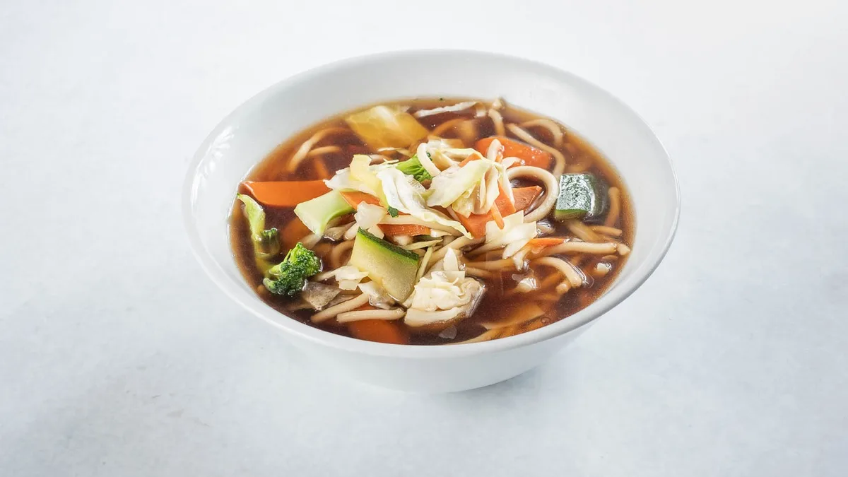 40. Asian noodle soup s povrćem