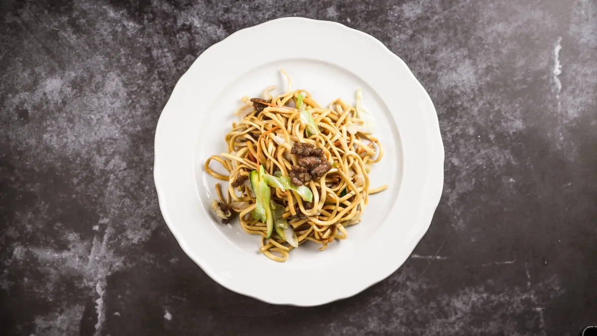 53. Bami s piletinom, thai curryem i povrćem