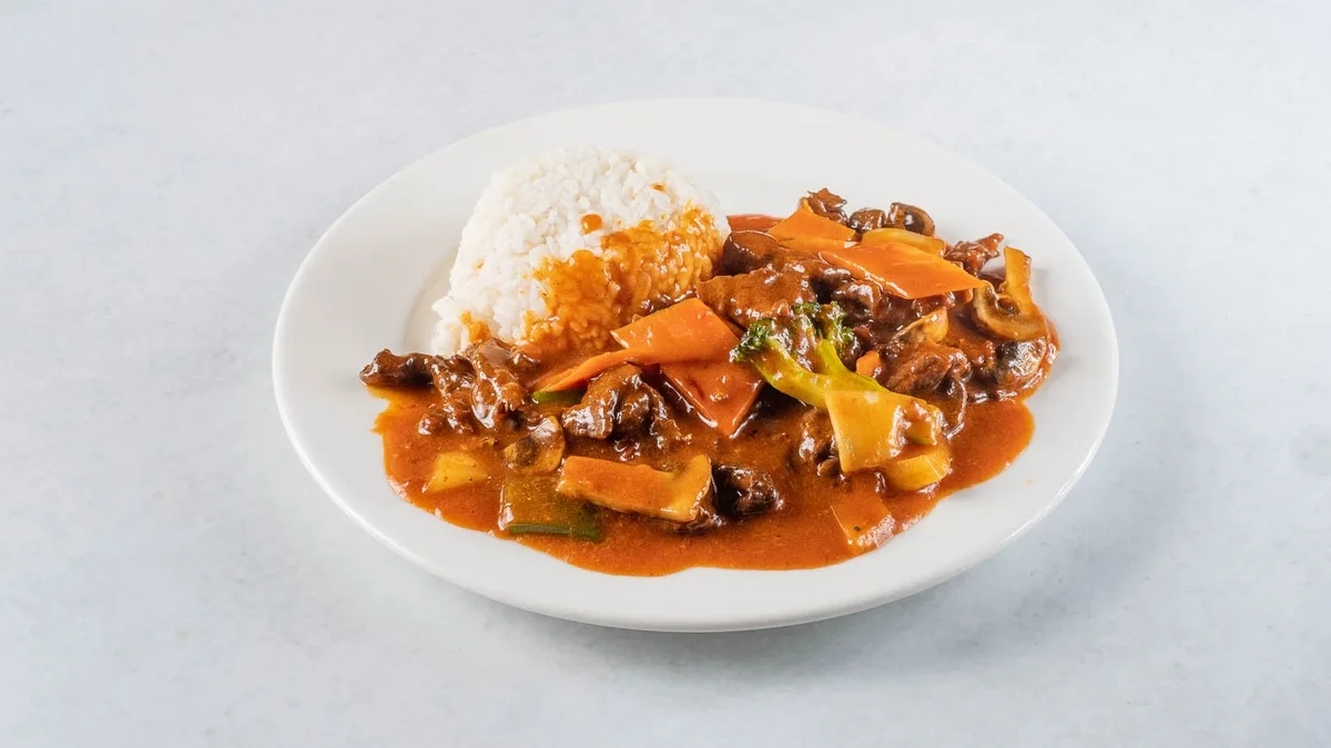 75. Junetina s crvenim thai curryem (ljuto)
