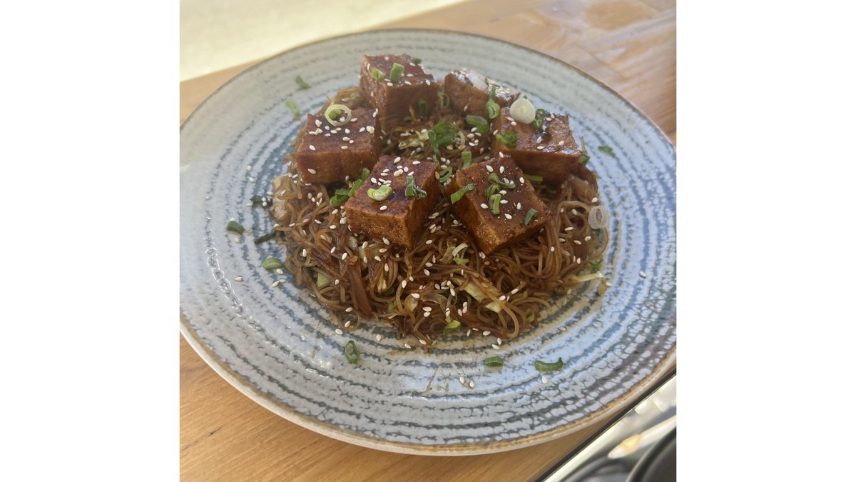 Taitei cu legume si tofu