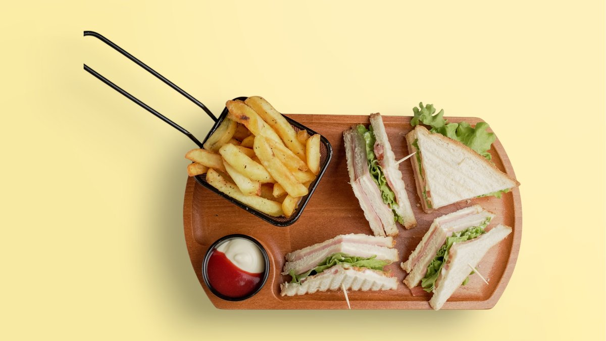 Club Sandwich with Potatoes