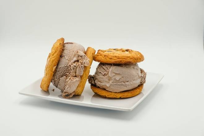Peanut Butter Cup Ice Cream Sandwiches (2-pk)
