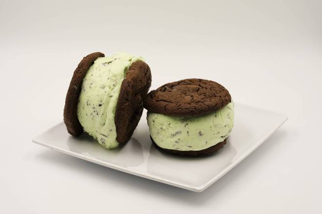 Thin Mint Ice Cream Sandwiches (2-pk)