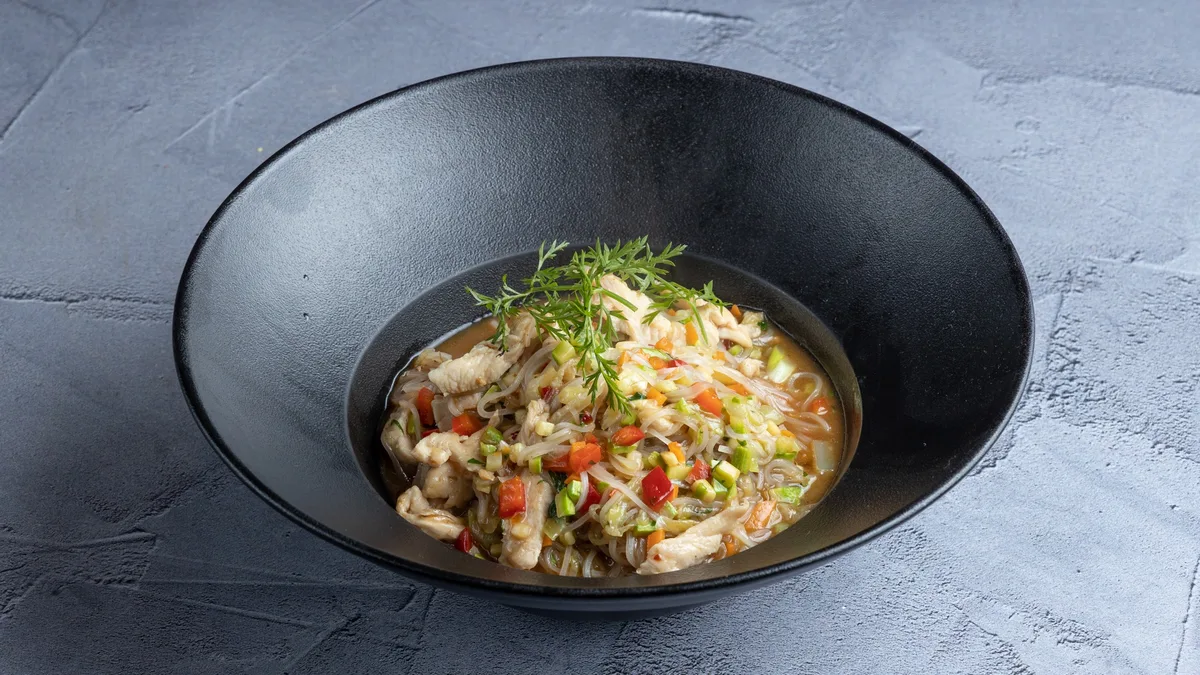 Noodles Κοτόπουλο και Φρέσκα Λαχανικά