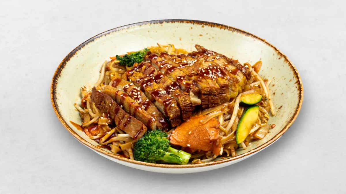 Gebratene Reisbandnudel mit Seitan und Gemüse