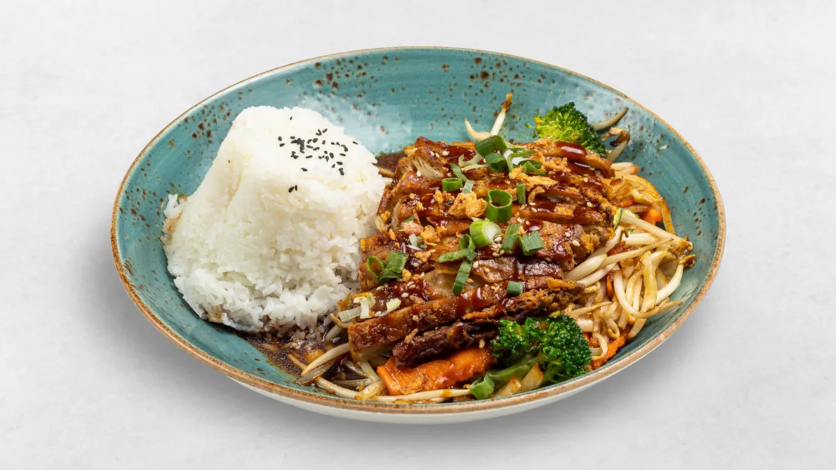 Knusprige Seitan auf Wok-Gemüse