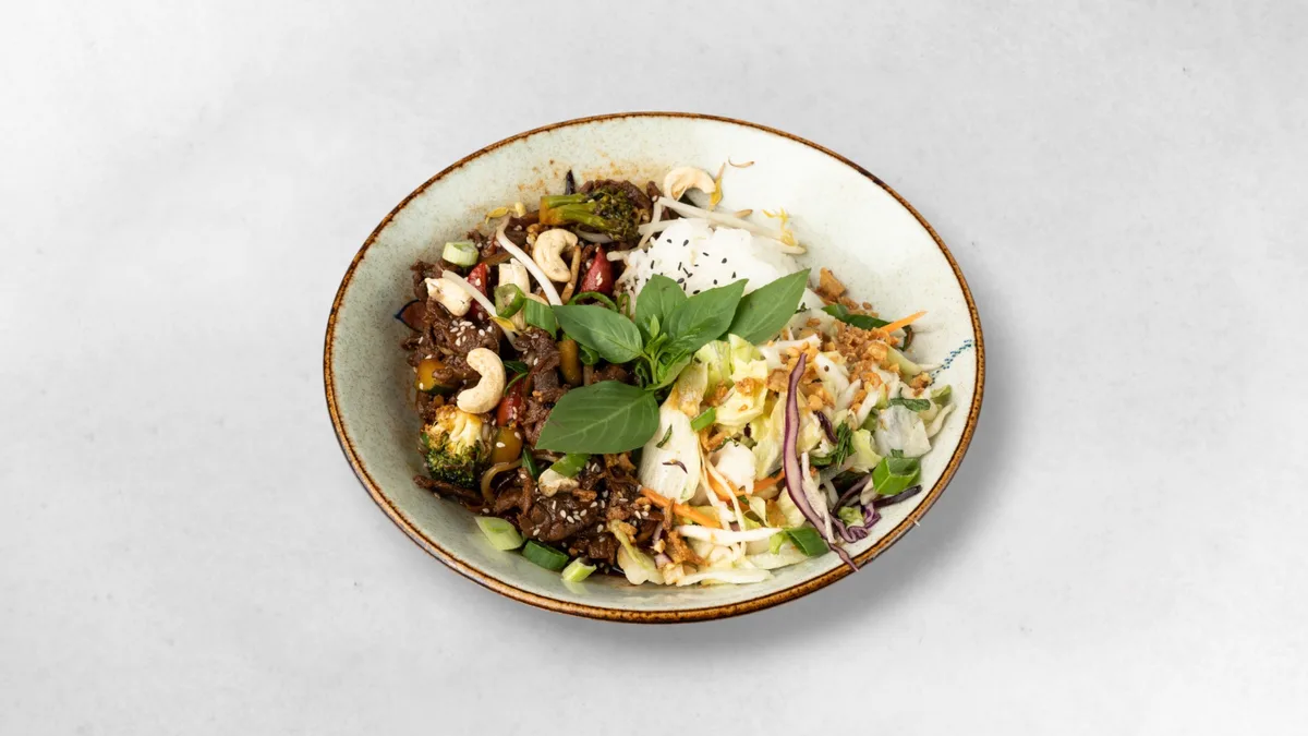 Rind-Cashew mit Pfeffersauce